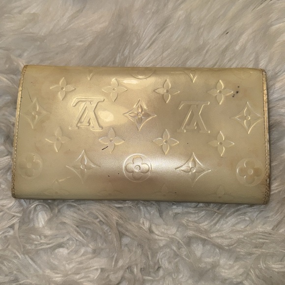 Louis Vuitton Blanc Corail Monogram Vernis Leather Sarah Wallet GUC - Picture 5 of 13